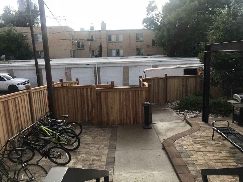 Paver courtyard walkway